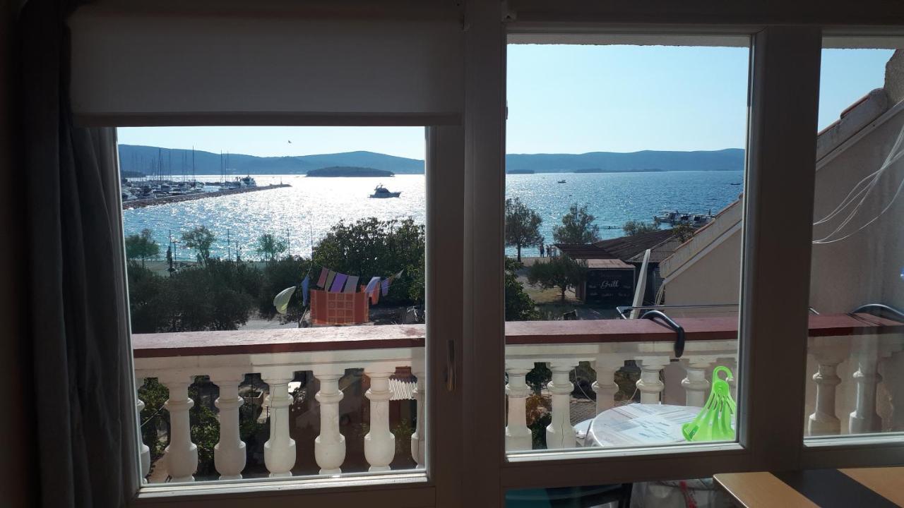 Sobe Rolo Uz More Hotel Biograd Na Moru Exterior foto