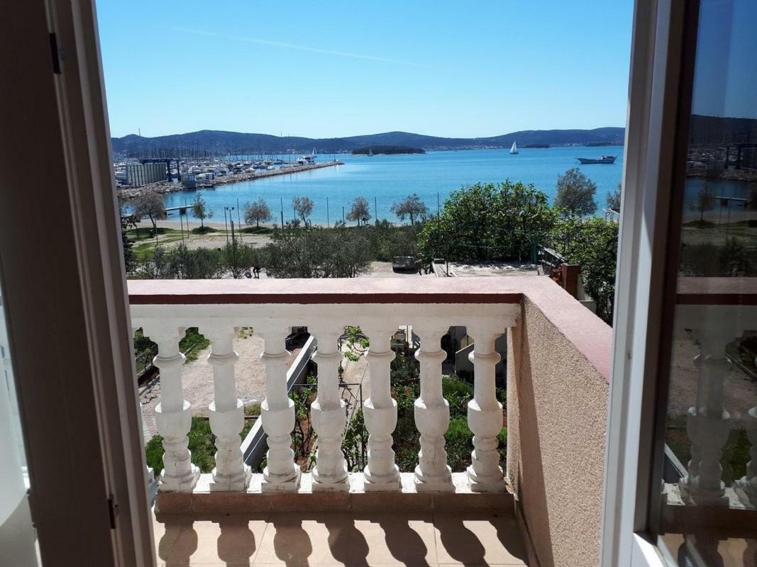 Sobe Rolo Uz More Hotel Biograd Na Moru Exterior foto