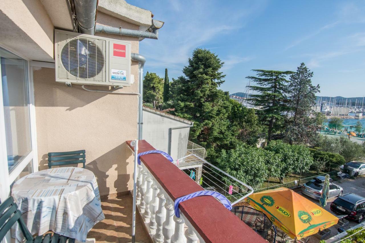 Sobe Rolo Uz More Hotel Biograd Na Moru Exterior foto