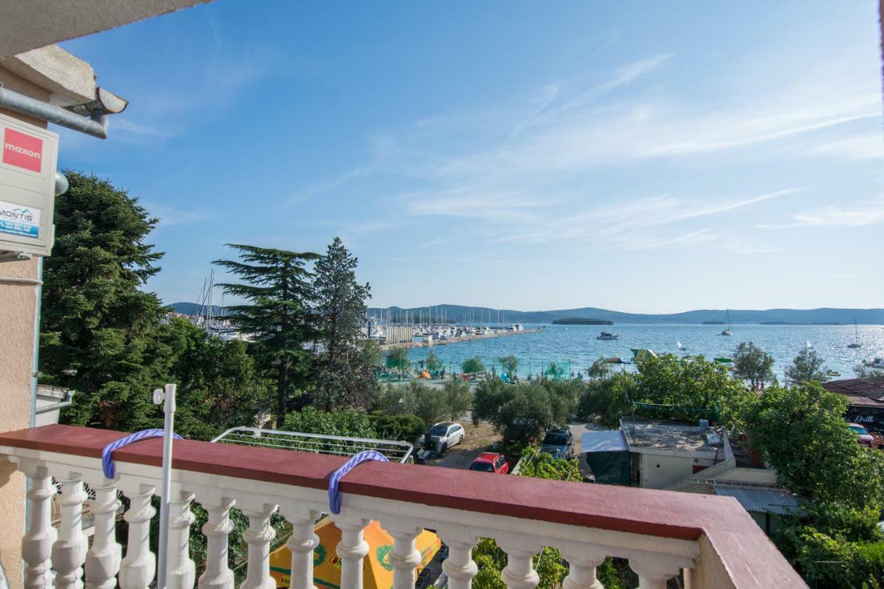 Sobe Rolo Uz More Hotel Biograd Na Moru Exterior foto
