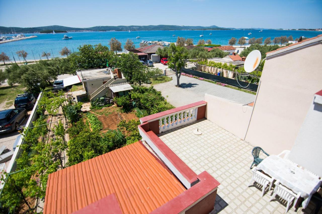 Sobe Rolo Uz More Hotel Biograd Na Moru Exterior foto